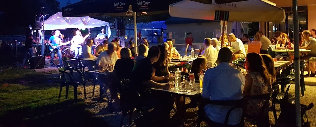 Restaurant du camping Détente et Clapotis avec petit concert intimiste