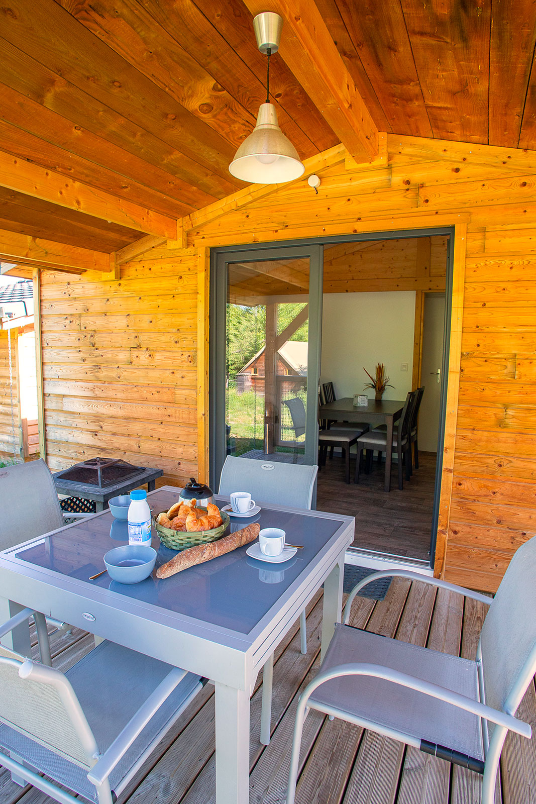 Vue extérieure du Chalet Libella, camping Détente et Clapotis Isère