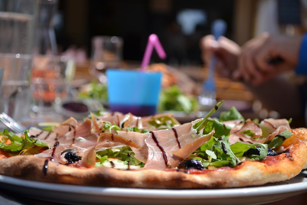 Services 5 Pizza restaurant