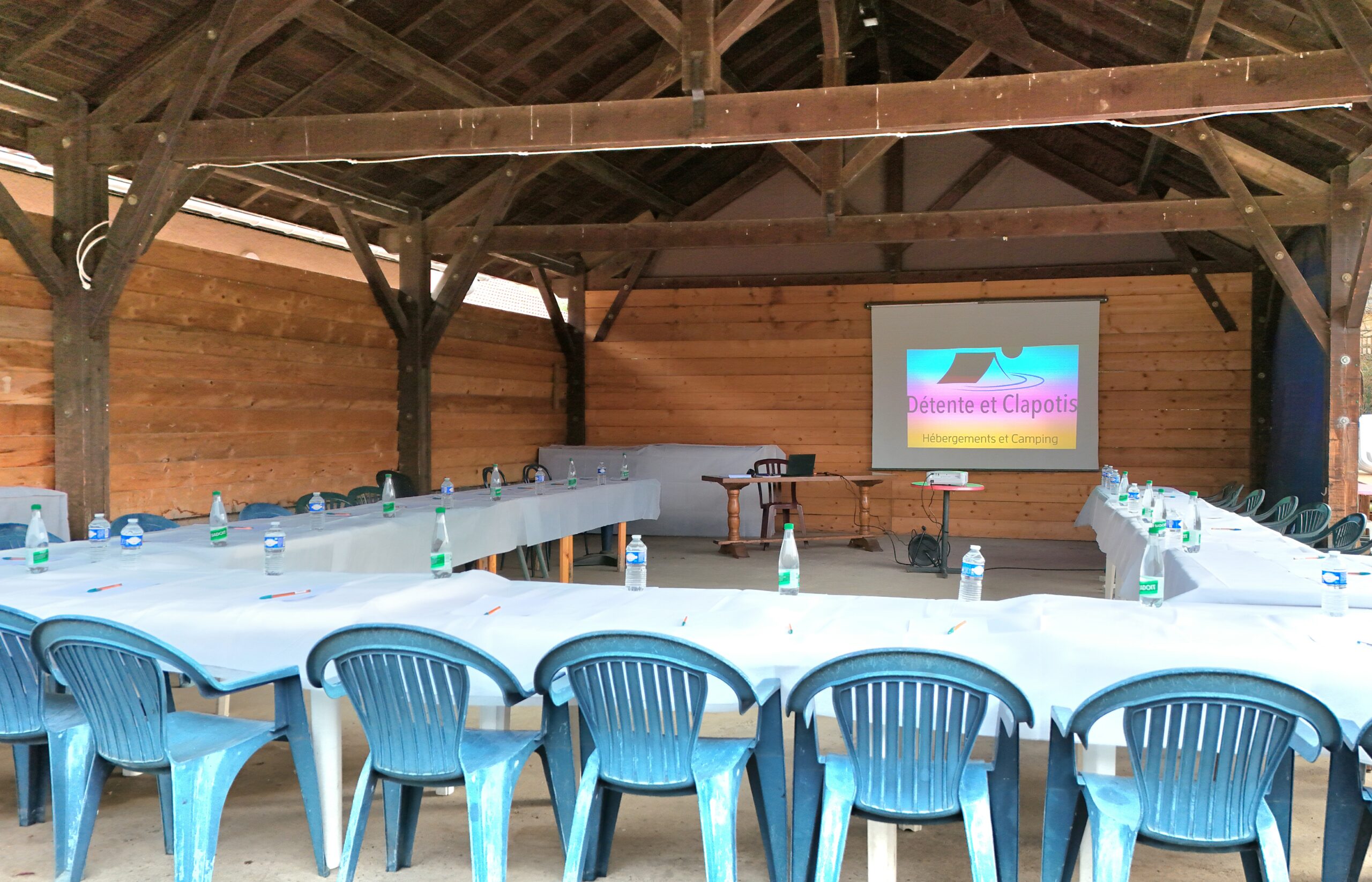 LaHalle Reunion Table en U 20251204 142912 0149 1764862390730 photo scaled