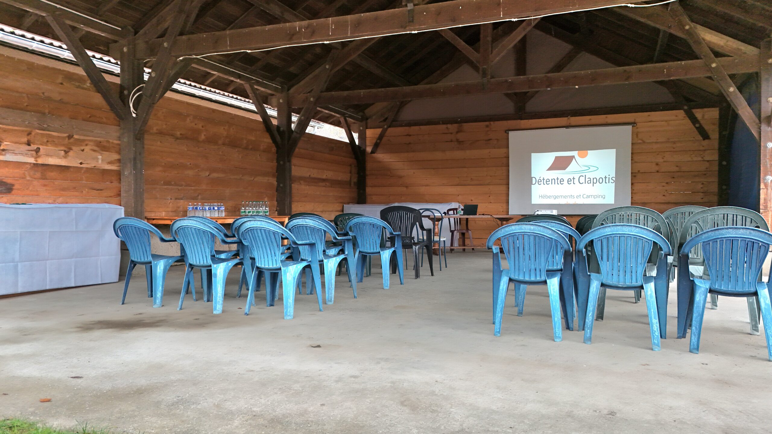 LaHalle Reunion en Theatre 20251204 151154 0201 1764862286192 photo scaled