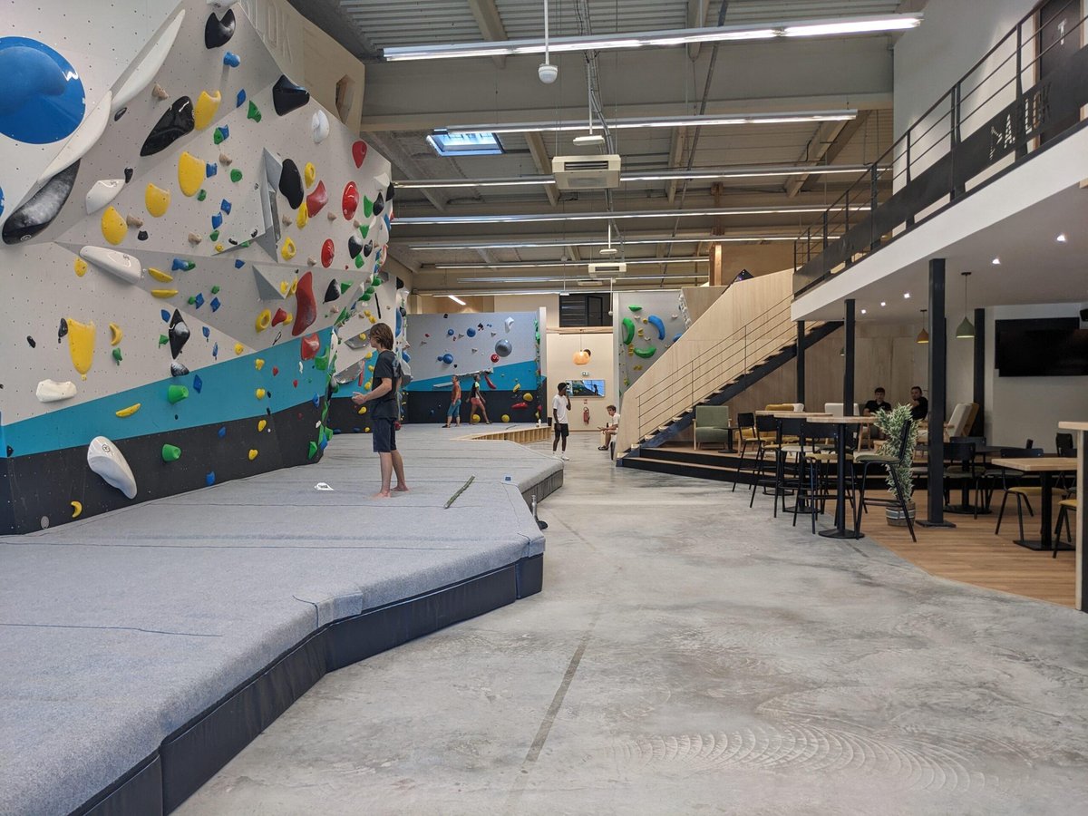 Ablok Voiron bouldering gym, 23 minutes from Détente et Clapotis campsite