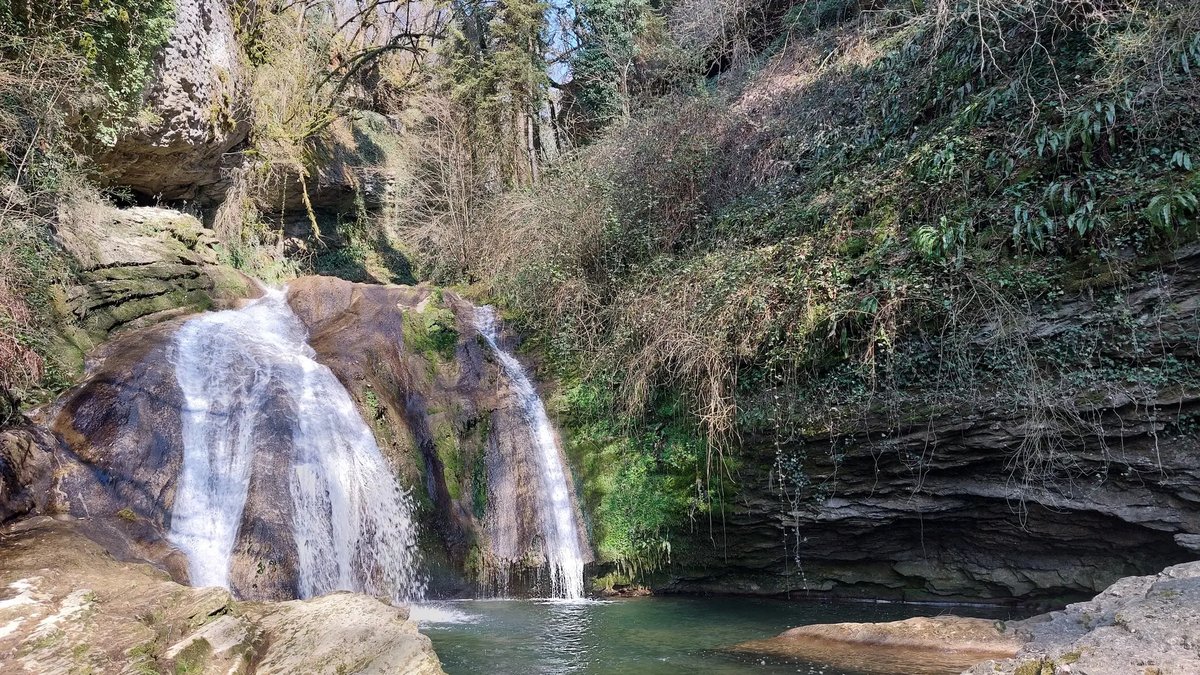 Grenand Waterfalls in La Bridoire, 25 minutes from Détente et Clapotis campsite