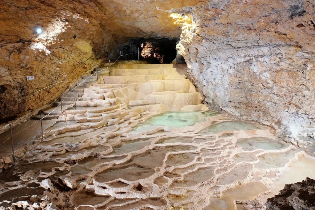 La Balme Caves, 52 minutes from Détente et Clapotis campsite