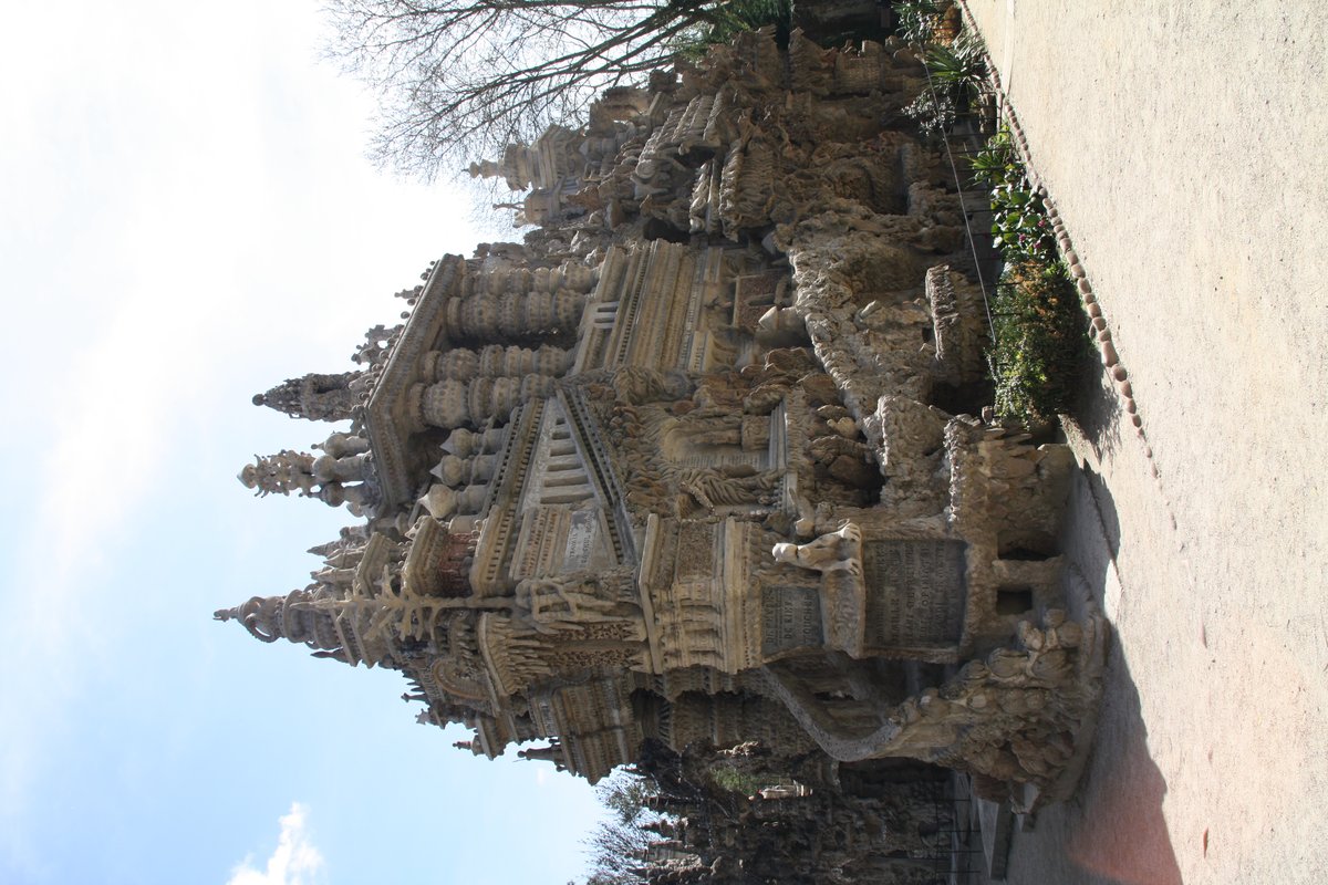 Postman Cheval's Ideal Palace in Hauterives, 1h from Détente et Clapotis campsite