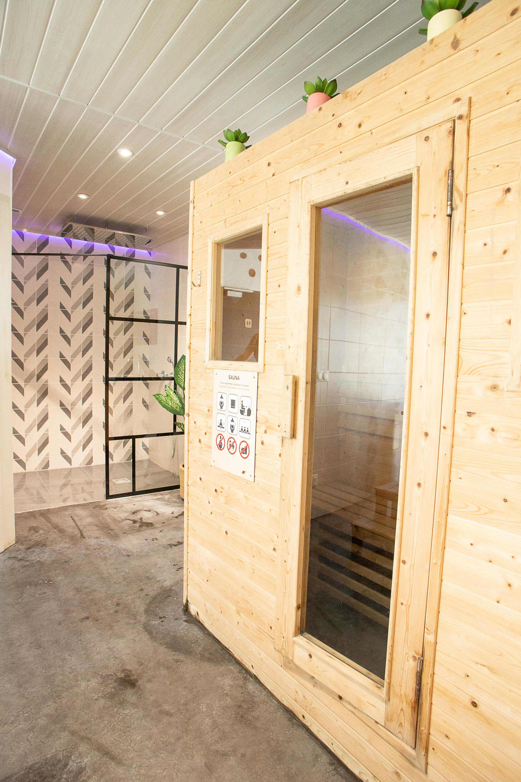 Sauna en bois deux places de l'espace détente du camping Détente et Clapotis