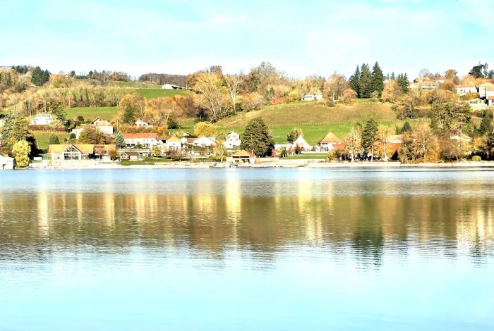 Lac de Paladru calme, activités douces pour vacances séniors, Isère